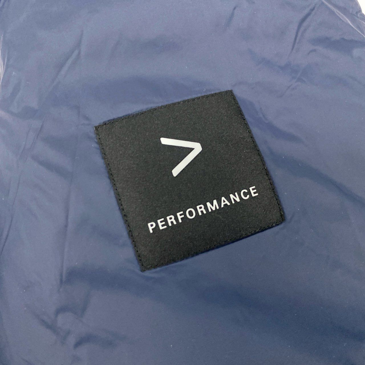 60i29 HUGO BOSS ヒューゴボス PERFPRMANCE ニット切替 中綿