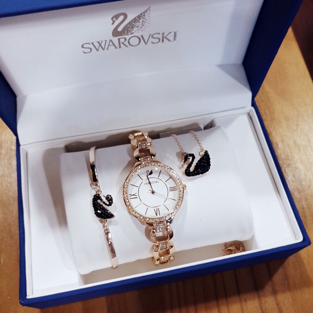 SWAROVSKI 腕時計 ネックレスセット 値下げしますた SWAROVSKI 腕時計