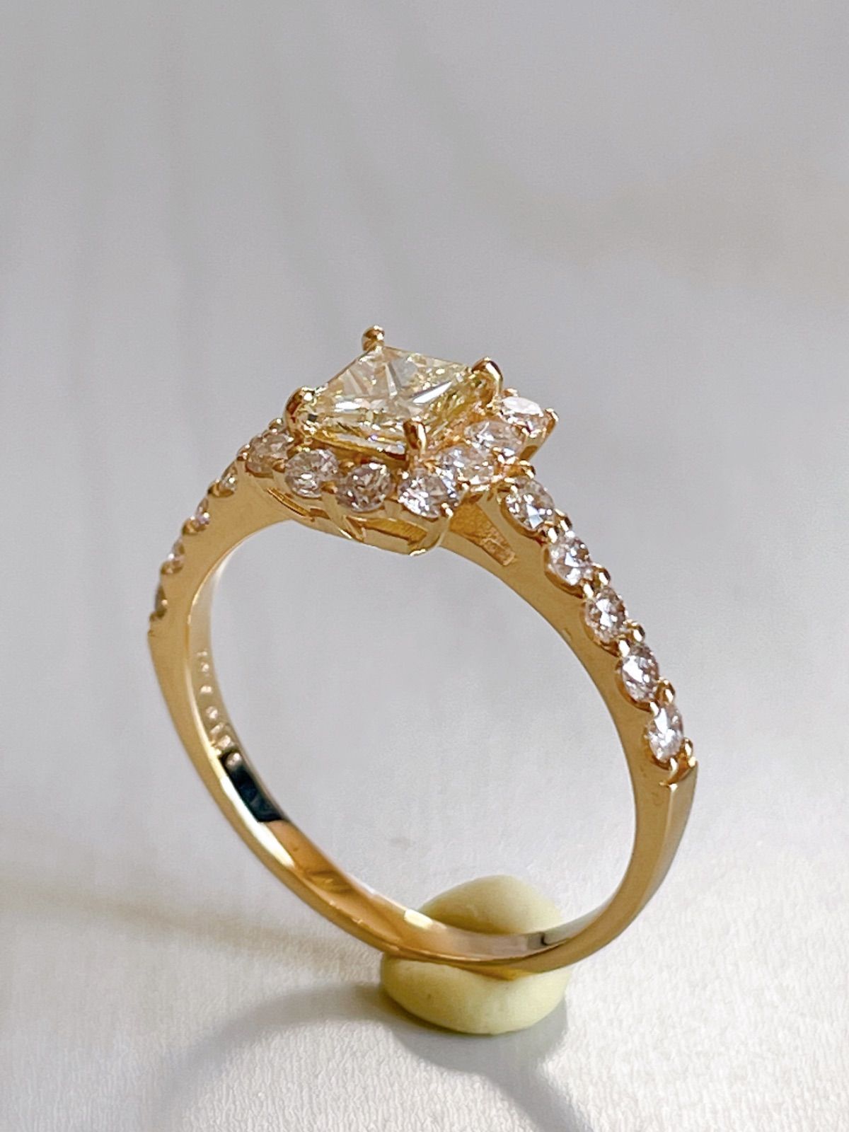 k18 0.519ct ベリーライトイエローダイヤモンド　　リング　上質