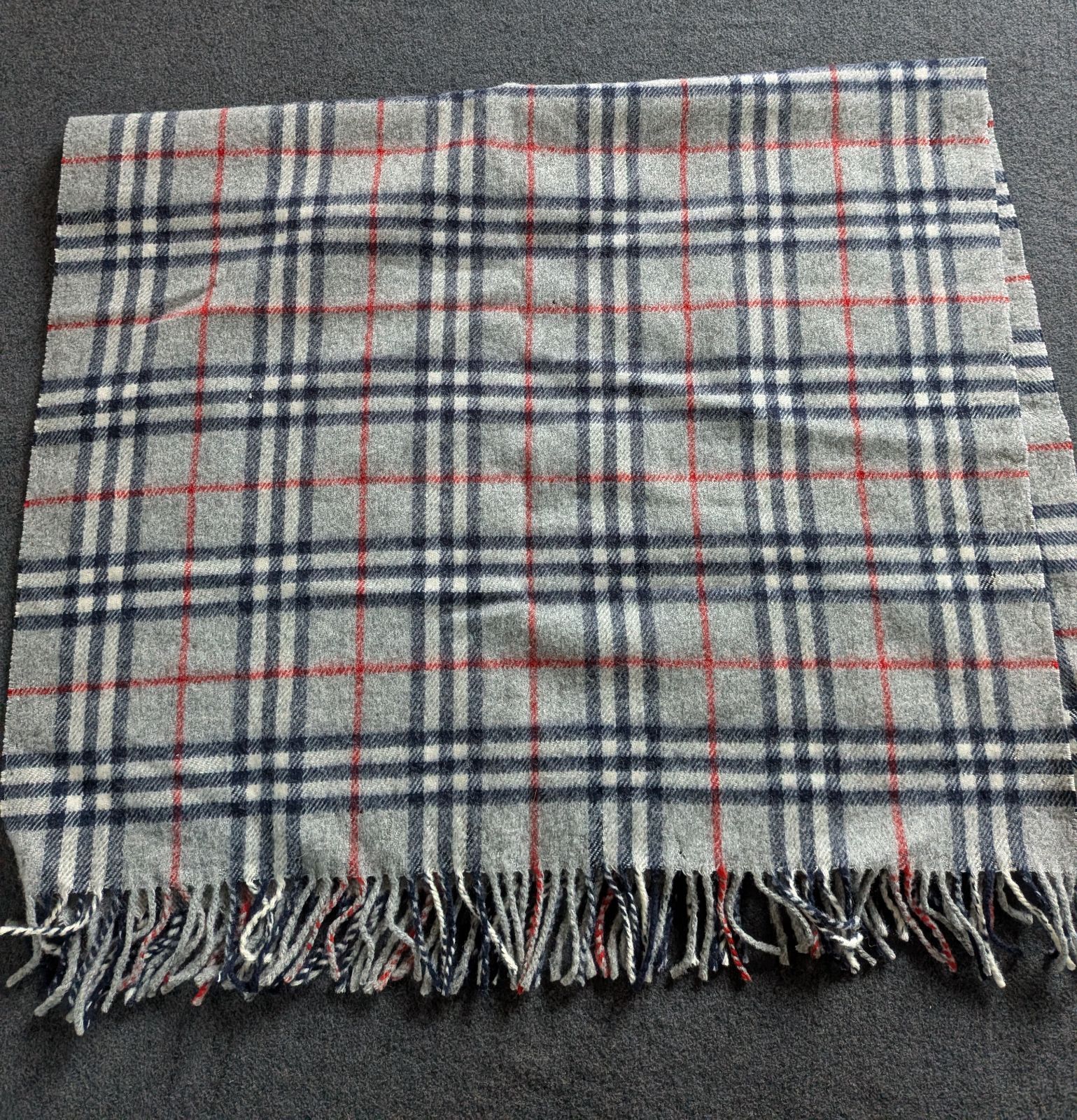 新品✨ バーバリー BURBERRY ひざ掛け ノバチェック ウール グレー Burberrys ひざ掛け グレー ノバチェック ウール 新品