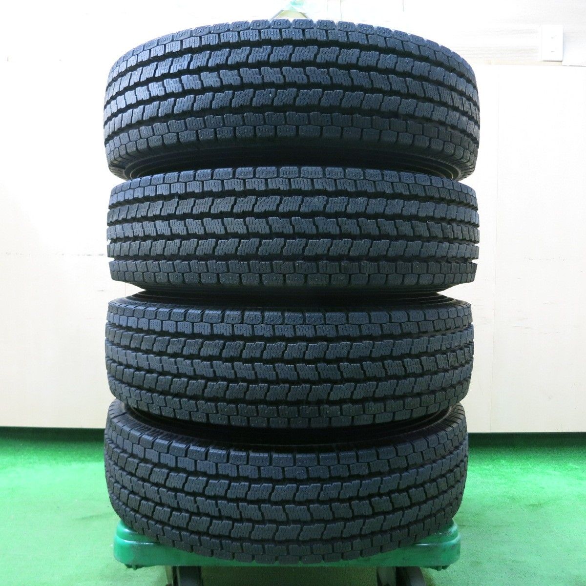 送料無料* 超バリ溝！22年！9.5分以上☆ハイエース 等 195/80R15 スタッドレス ヨコハマ アイスガード iG91 スチール ホイール  15インチ PCD139.7/6H☆4042313イス - メルカリ