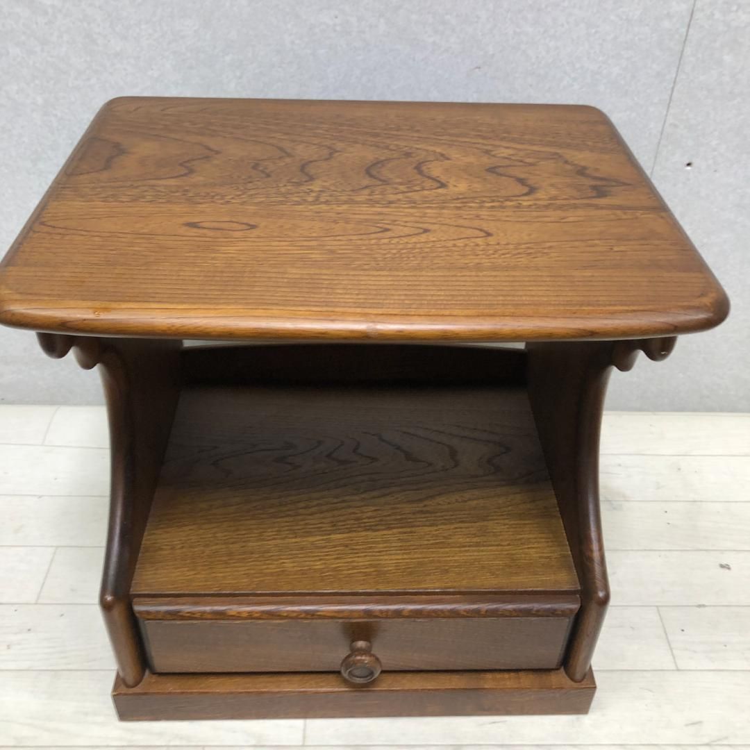 ナイトテーブル