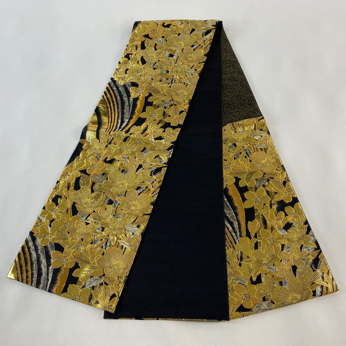 袋帯 美品 秀品 松 蔓帯 箔 金糸 金色 六通 正絹 中古 袋帯