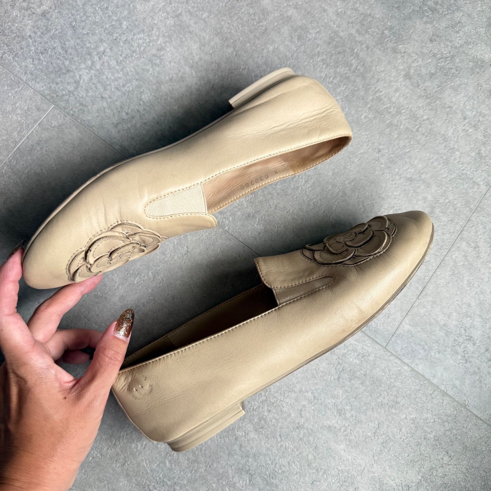 CHANEL フラットシューズ パンプス カメリア ココマーク 37 CHANEL シャネル カメリアココマーク レザー スリッポン