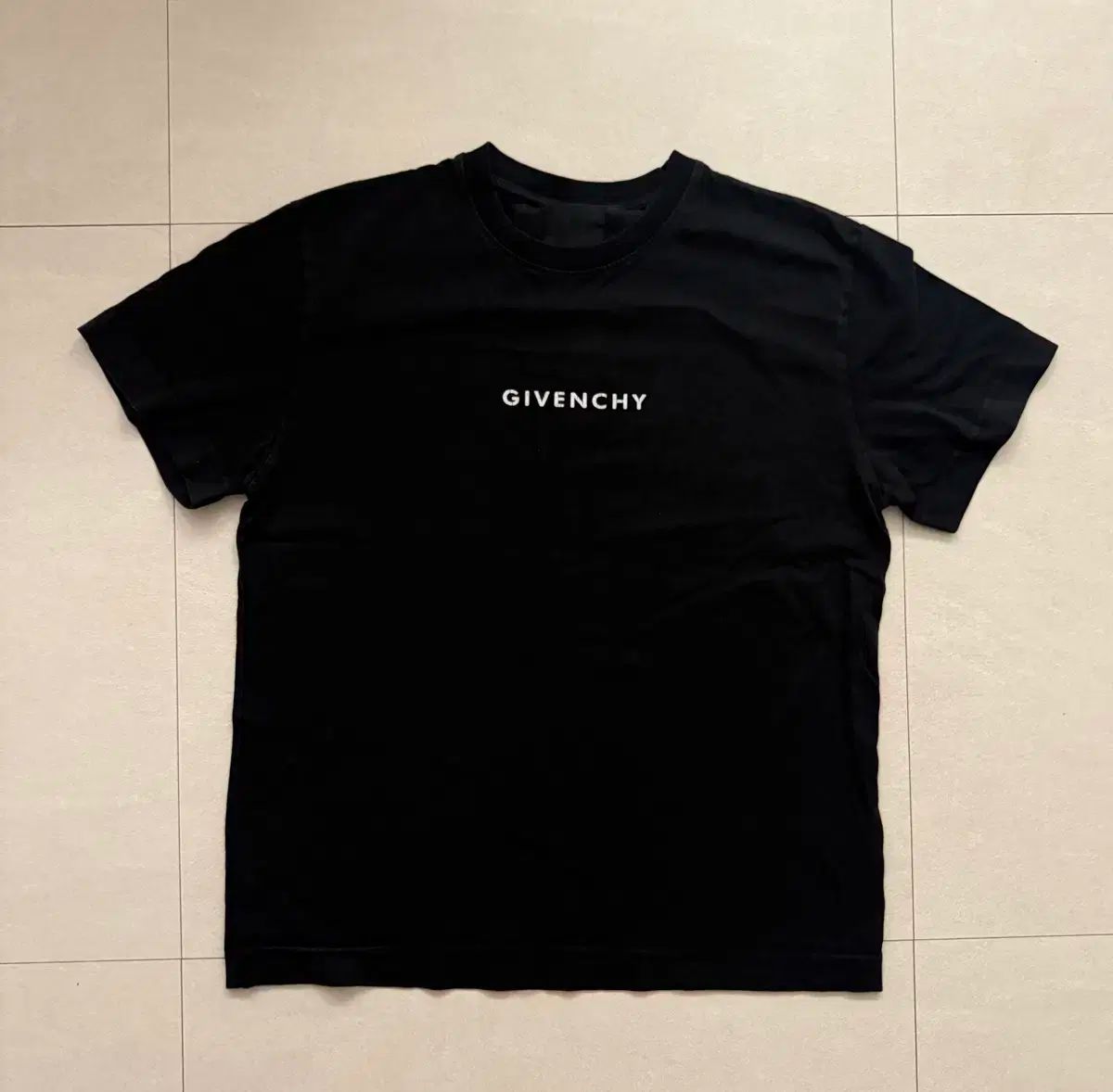 Givenchy ジバンシー　黒　Tシャツ cross Givenchy ジバンシー　黒　Tシャツ cross