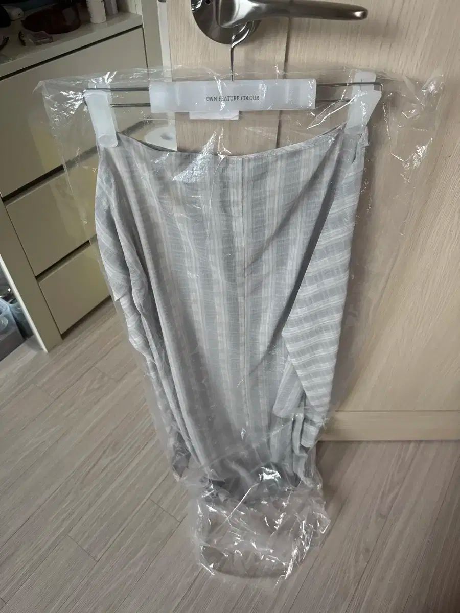 オフの シャツ ディテール タイ スカート ベージュ チェック