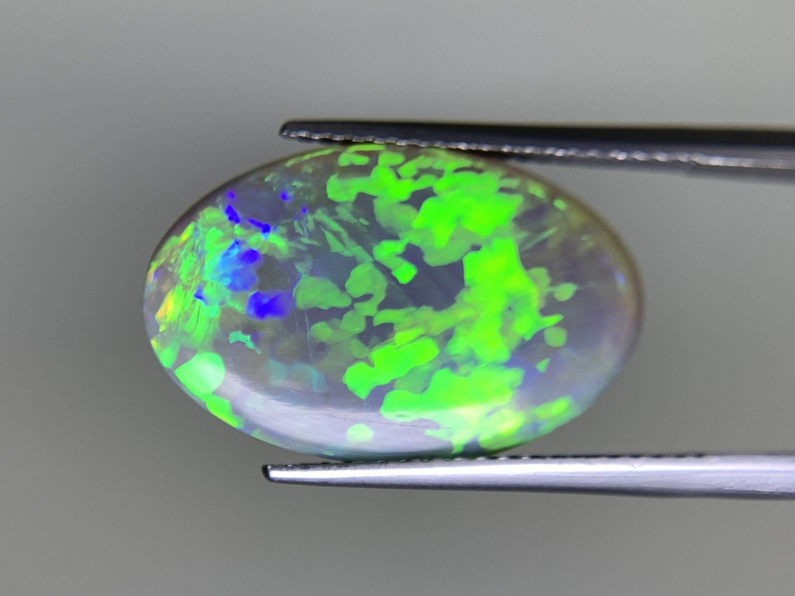 ブラックオパール 天然 5.534 ct 宝石ソーティング付き 19.5㎜×12.8  