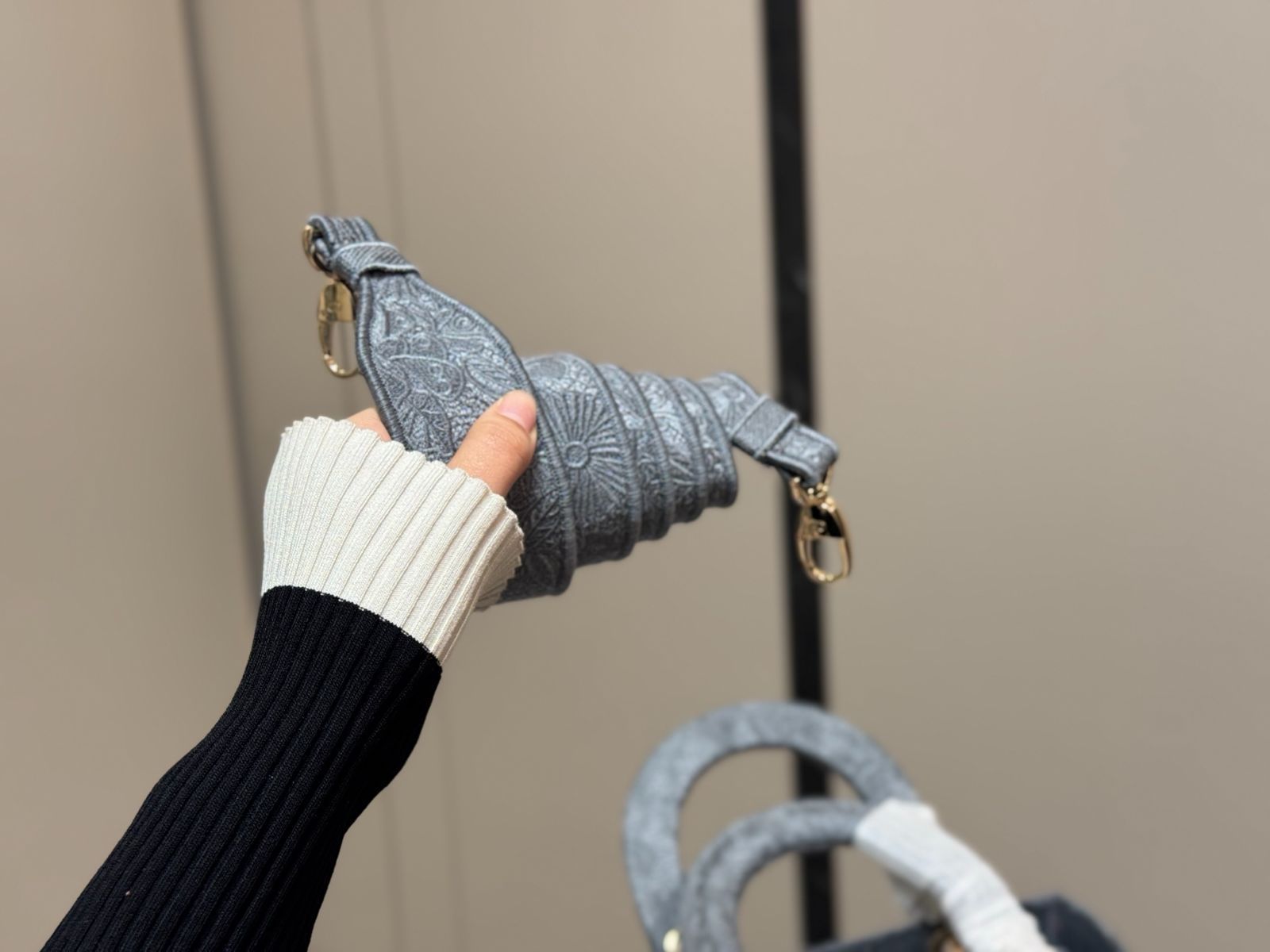ディオール最新刺繍ストロートートバッグ ノベルティ新品未使用 k01t 最新DIORノベルティトートバッグ 刺繍 かごバッグ 新品未使用