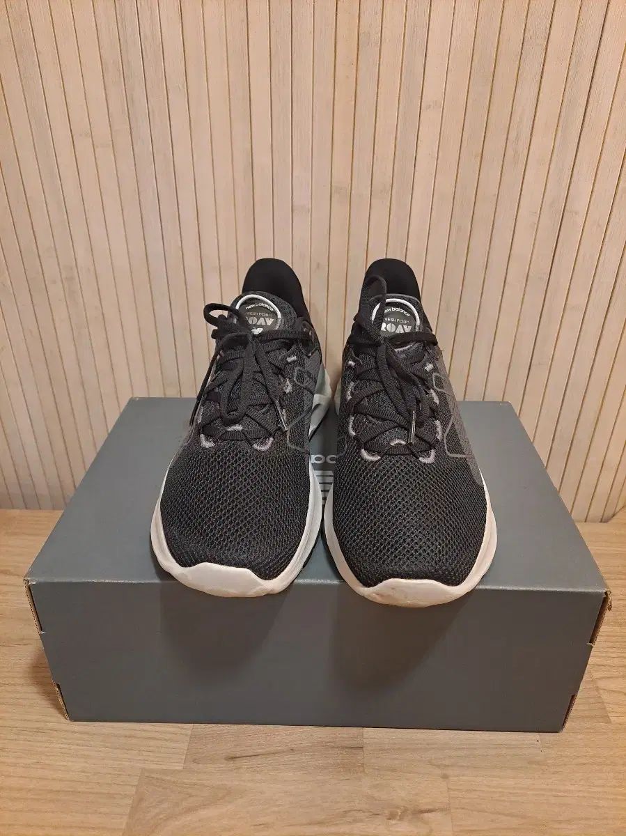 ニューバランス ブラック ランニングシューズ 26.5cm 傷なし