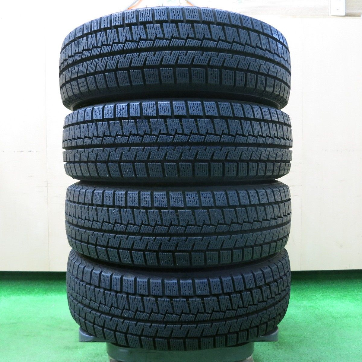 送料無料* ほぼ未使用！22年☆スタッドレス 175/70R14 クムホ ウィンタークラフト アイス wi61 タイヤ 14インチ フィット ヴィッツ  シエンタ等☆4030807イスタ - メルカリ