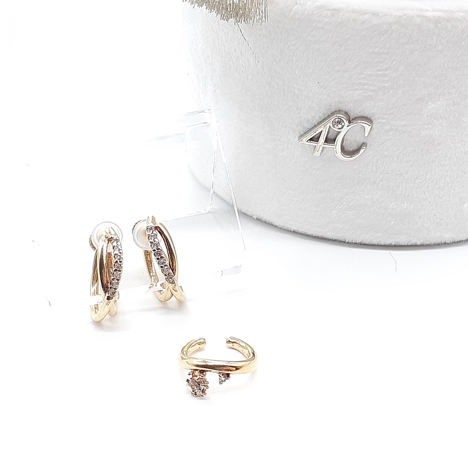 ete ゴールドパールピアス 両耳 ete パールハグピアス （両耳） 素材