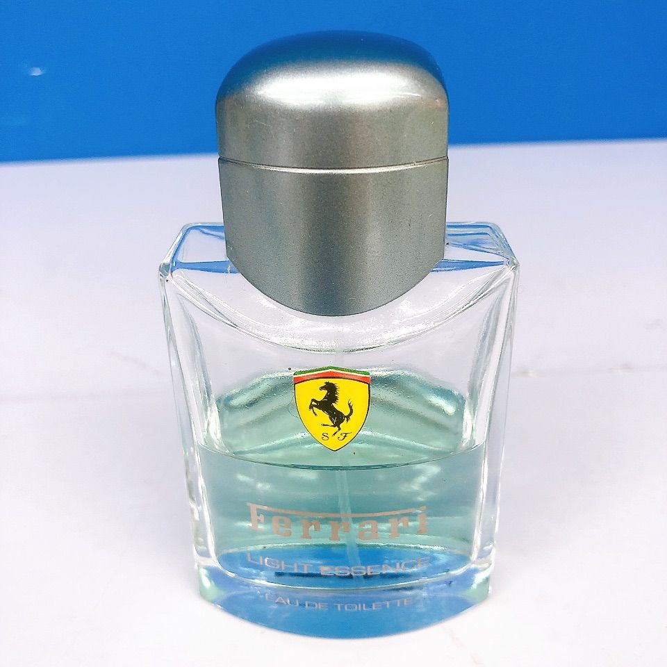 スクーデリア フェラーリ ライトエッセンス オードトワレ 75ml