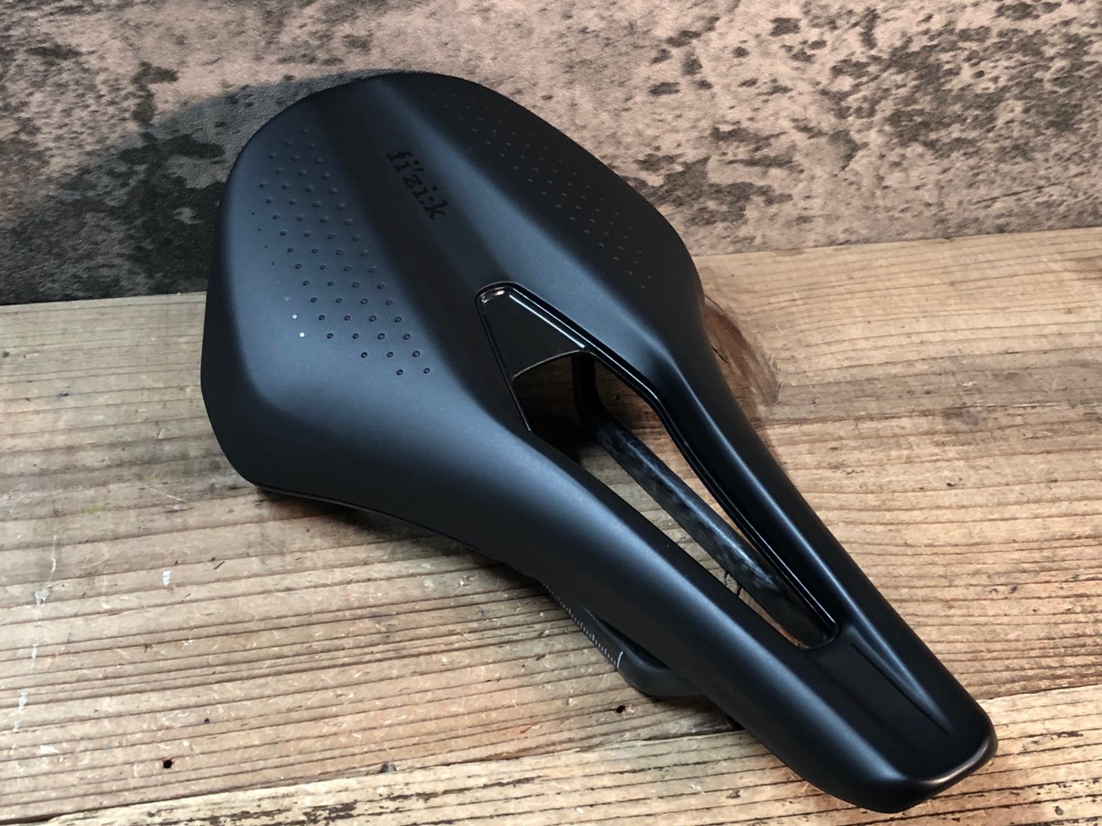 JM707 フィジーク fizik TEMPO ARGO R1 サドル 黒 150mm カーボンレール