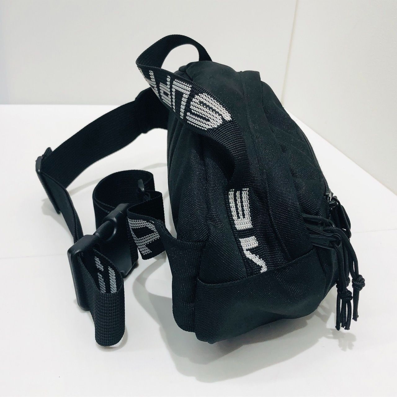 ブラック