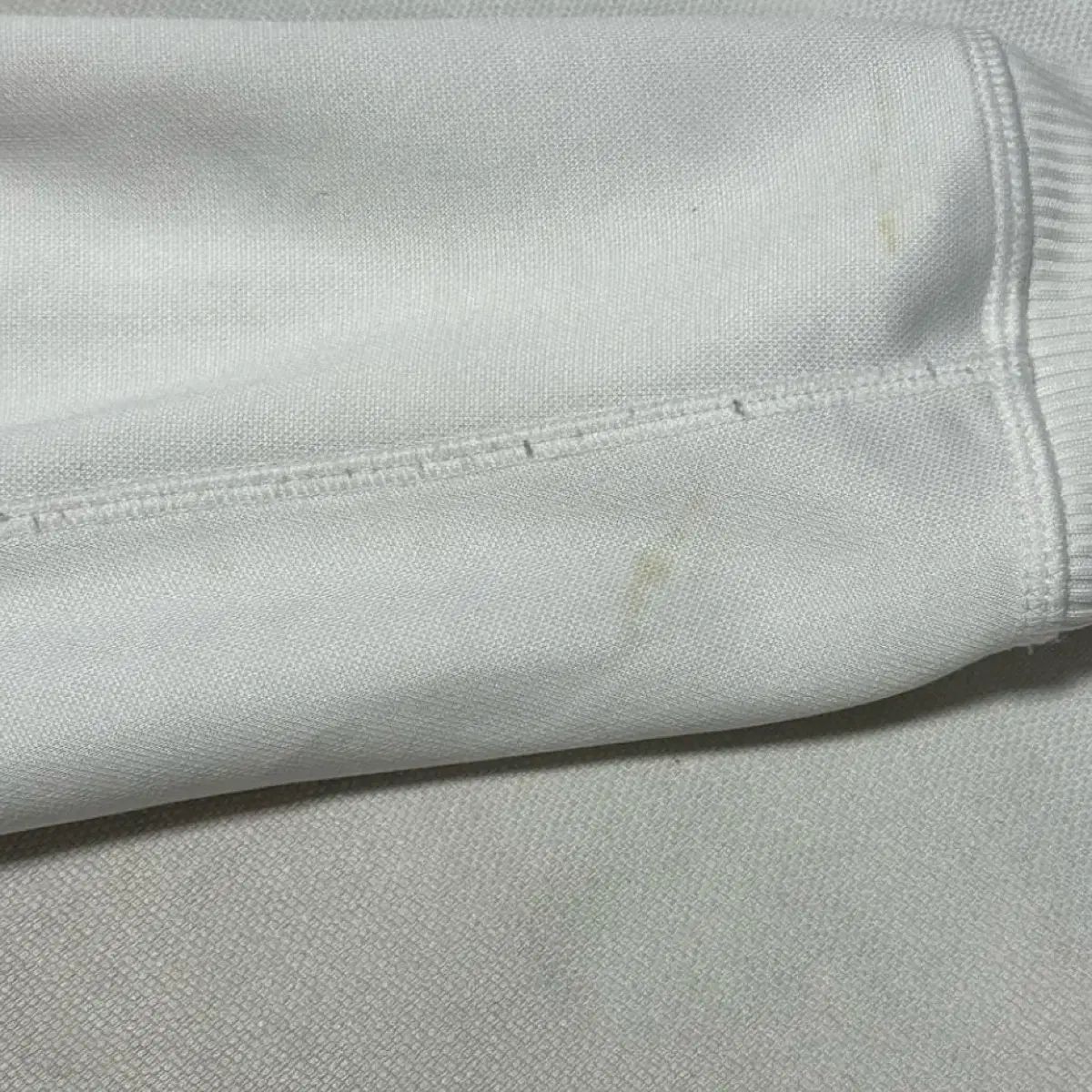 白 トラックジャージ