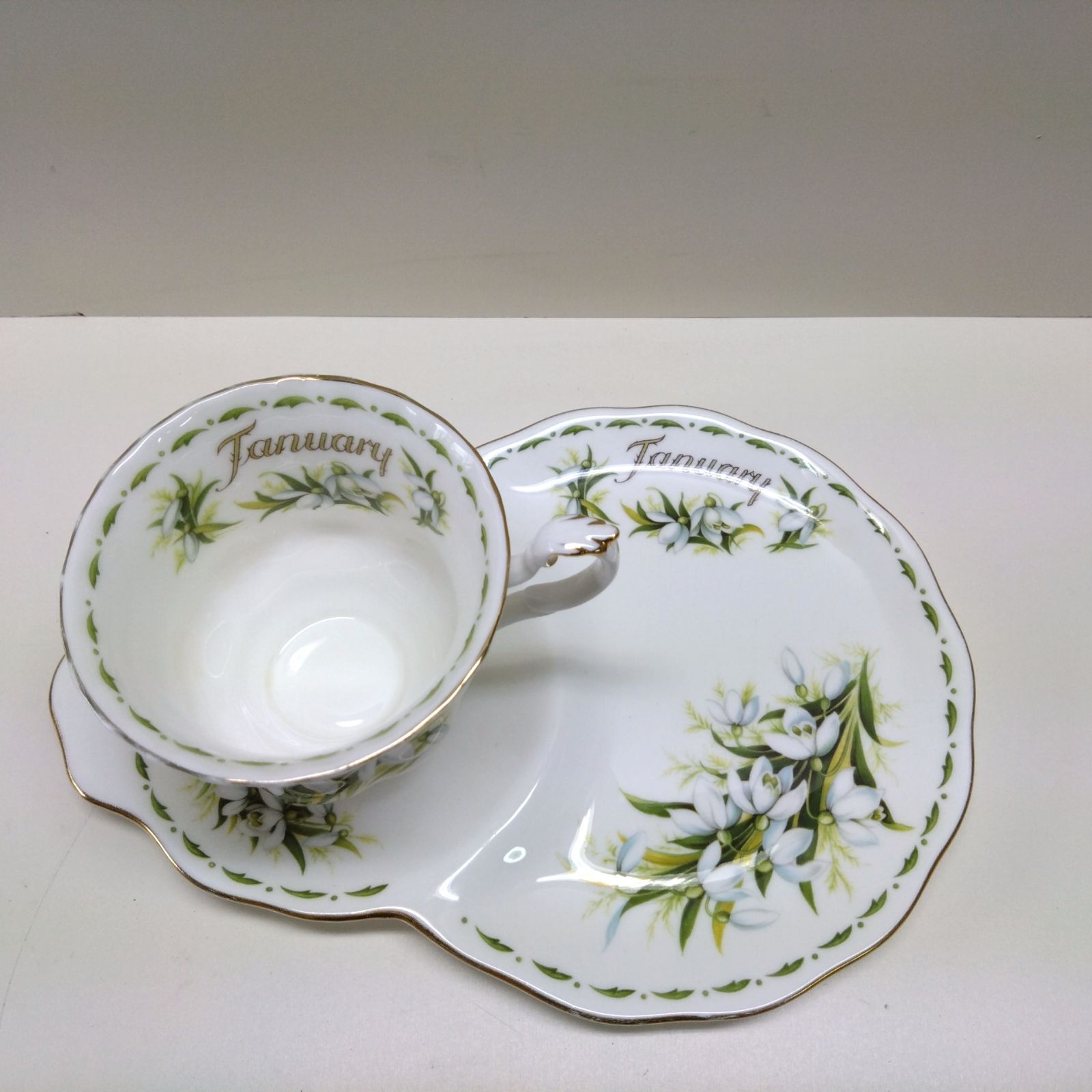 827 ROYAL ALBERT ロイヤルアルバート フラワーオブマンス January 1月 827 ROYAL ALBERT ロイヤルアルバート フラワーオブマンス January 1月