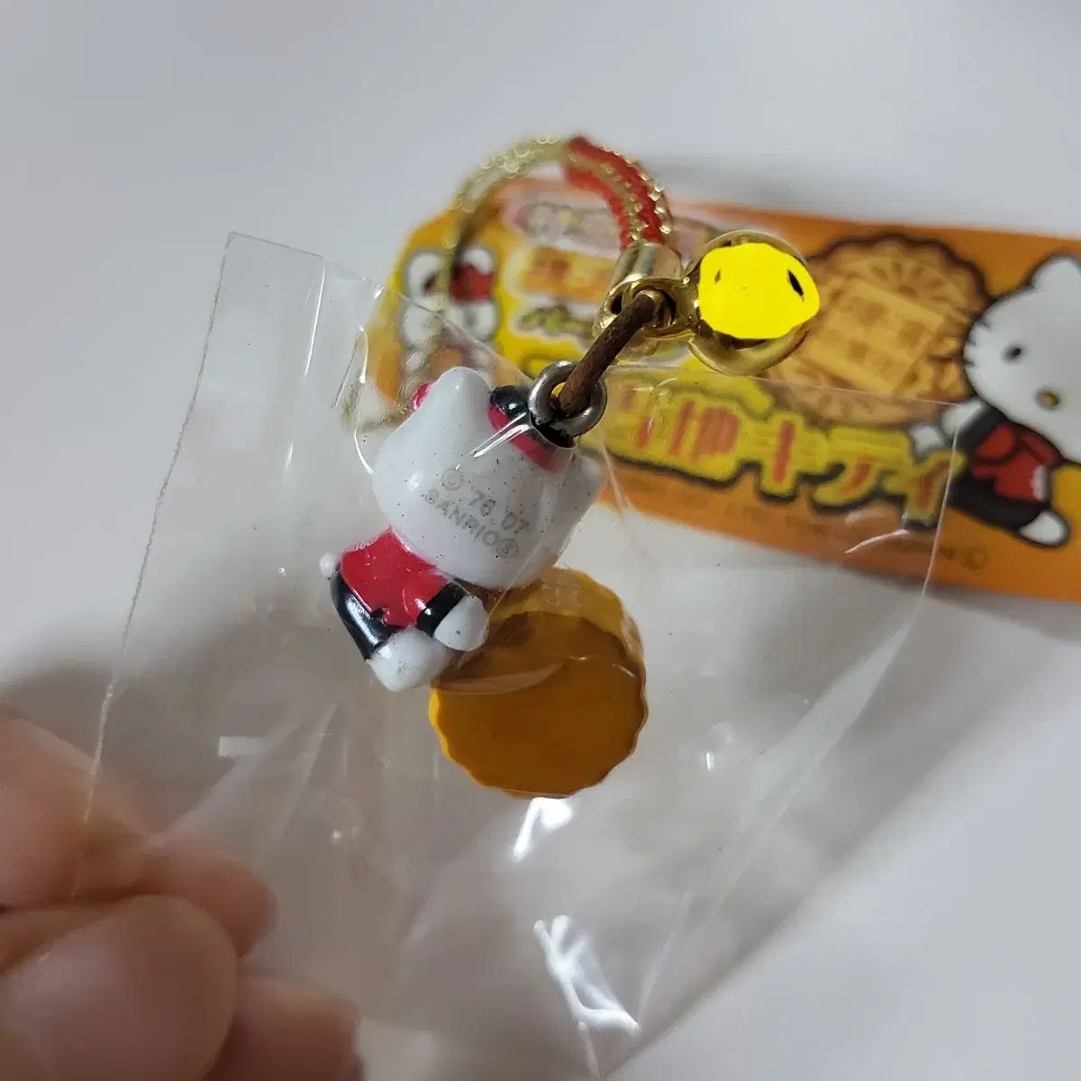 ハローキティ ケーキ型ストラップ　新品未使用品 ハローキティ 神奈川 限定 横浜 ムーンケーキ キティ ストラップ