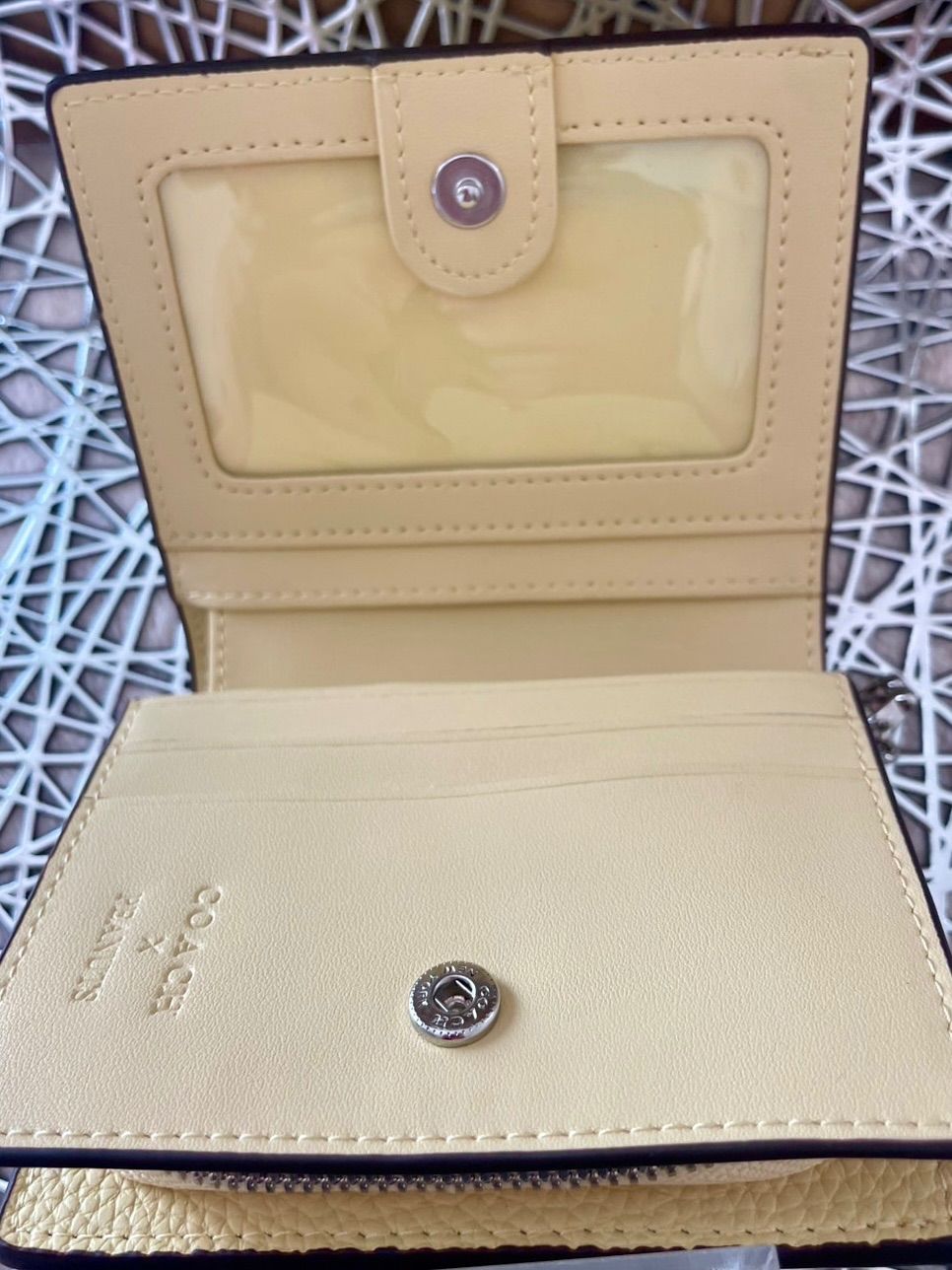 すぐ届く*COACH*スナップ ウォレット・チャーリーブラウン COACH OUTLET｜【COACH X PEANUTS】スナップ ウォレット