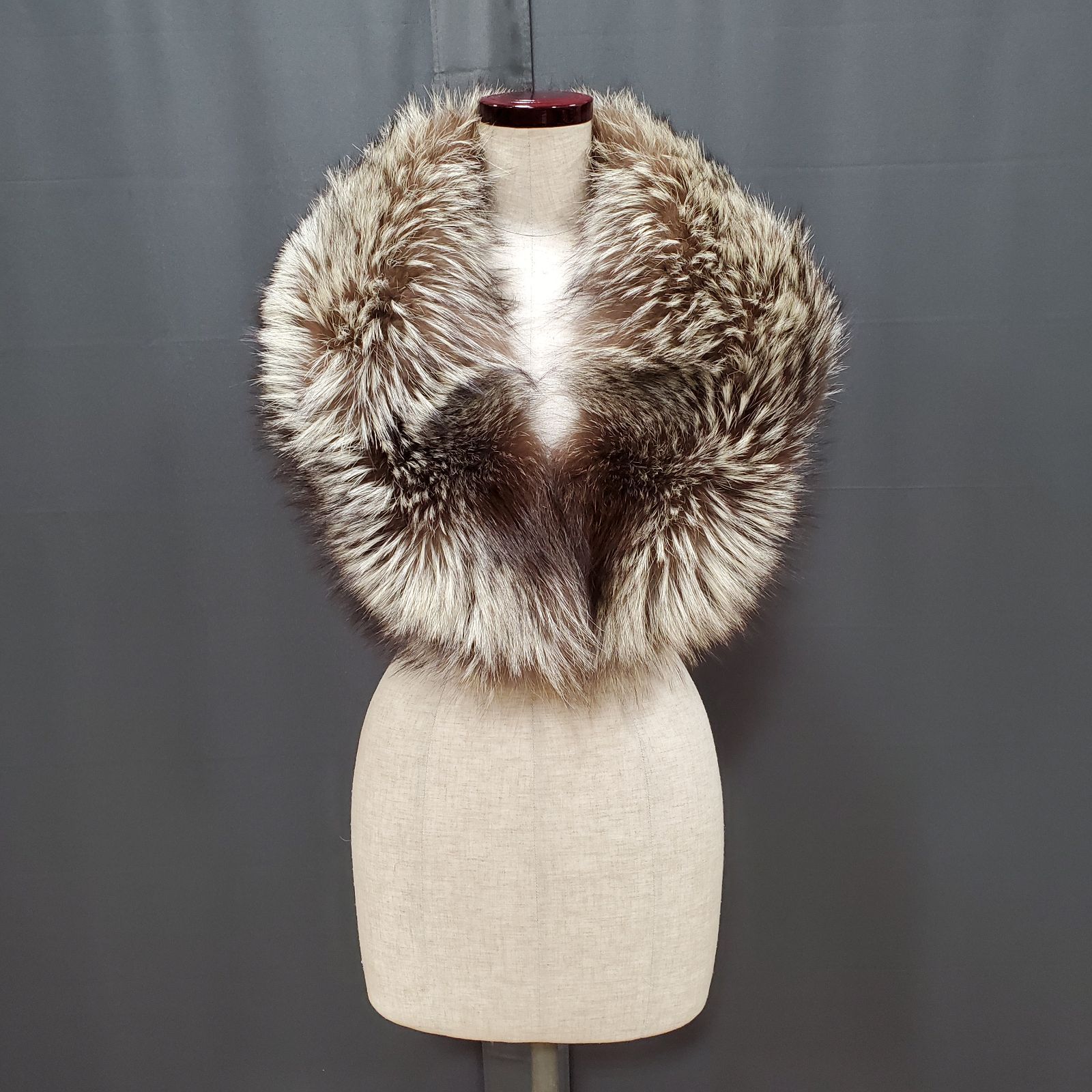 ◇美品◇ SAGA FOX ショール サガフォックス 毛皮 リアルファー ショール マフラー 襟巻 クリップ (A-468d16) SAGA FOX⭐️サガフォックス銀タグ 大判 ショール 成人式 サガ