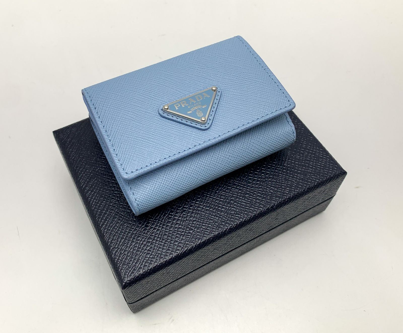 PRADA プラダ ライトブルー 水色 サフィアーノ トライアングル 財布