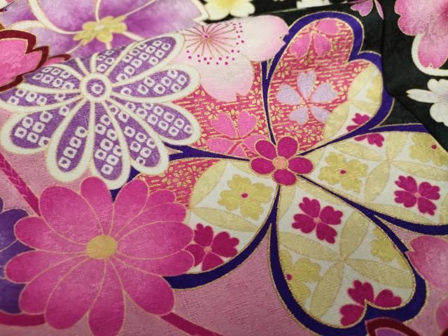 平和屋着物○豪華振袖 花手毬 舞桜 黒地 暈し染め 金彩 正絹 逸品