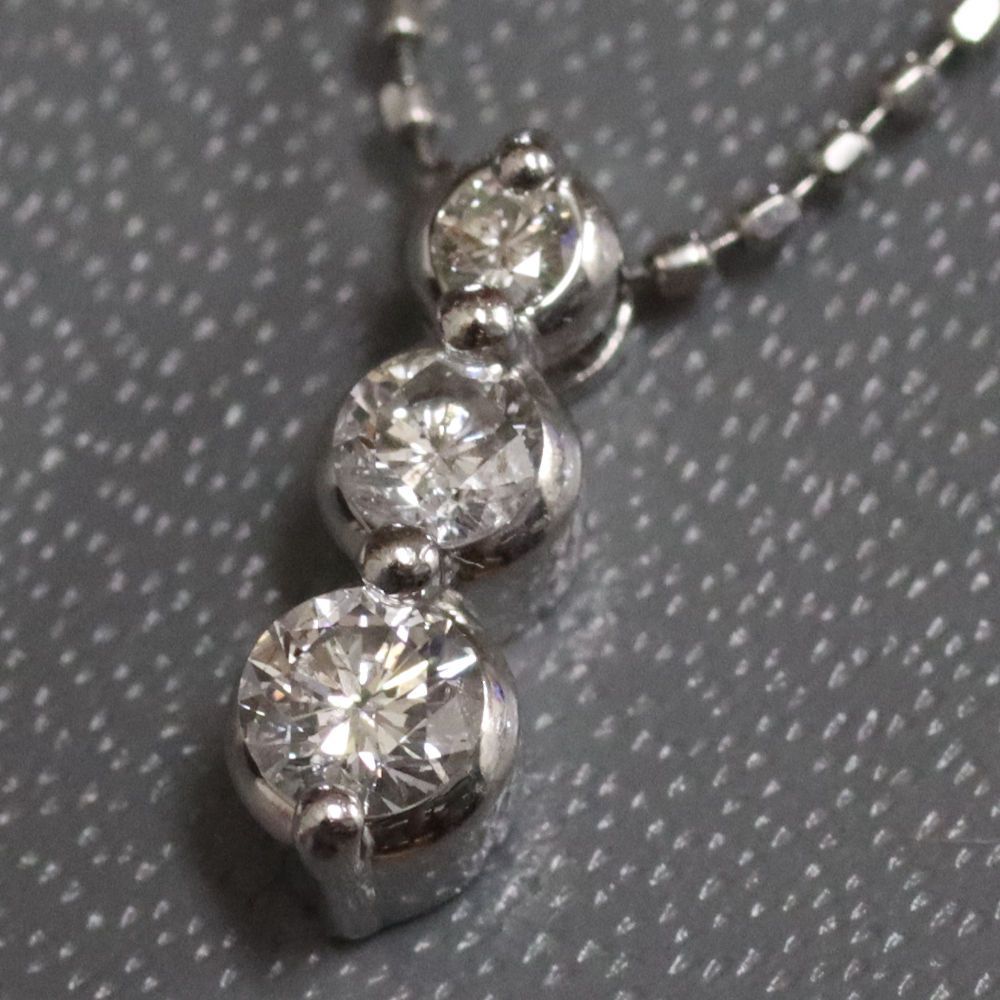 ELLE ダイヤモンド　プラチナ　ネックレス40cm