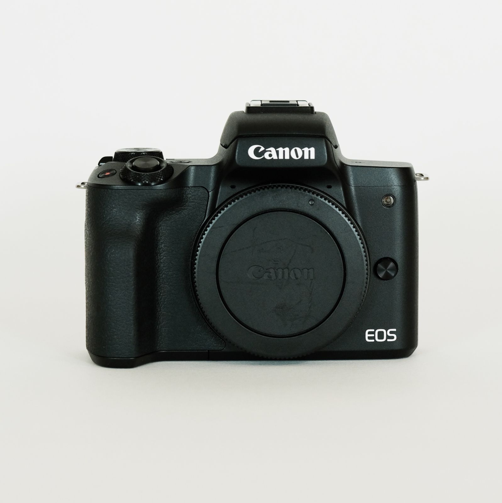 Canon EOS Kiss M ブラック ボディ / シャッター回数1万回以下 / RF