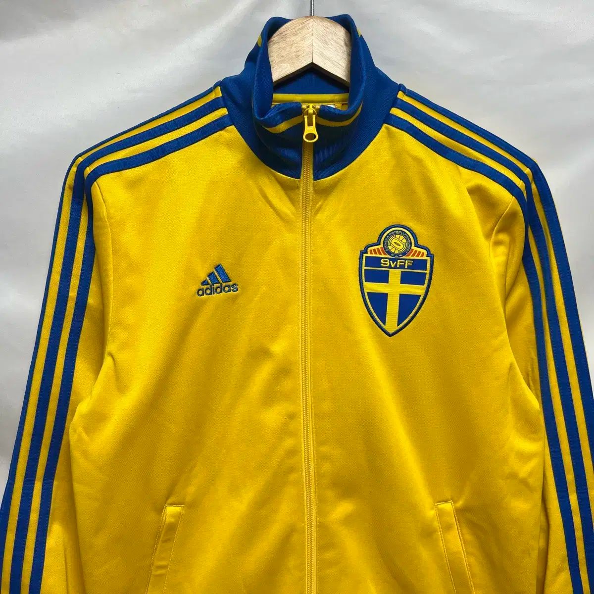 アディダス サッカー スウェーデン代表 ジャージ トラックジャケット
