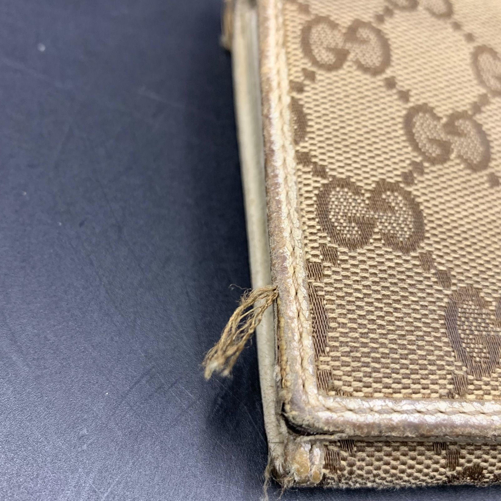 57 GUCCI グッチ GGキャンバス 二つ折り長財布 - メルカリ