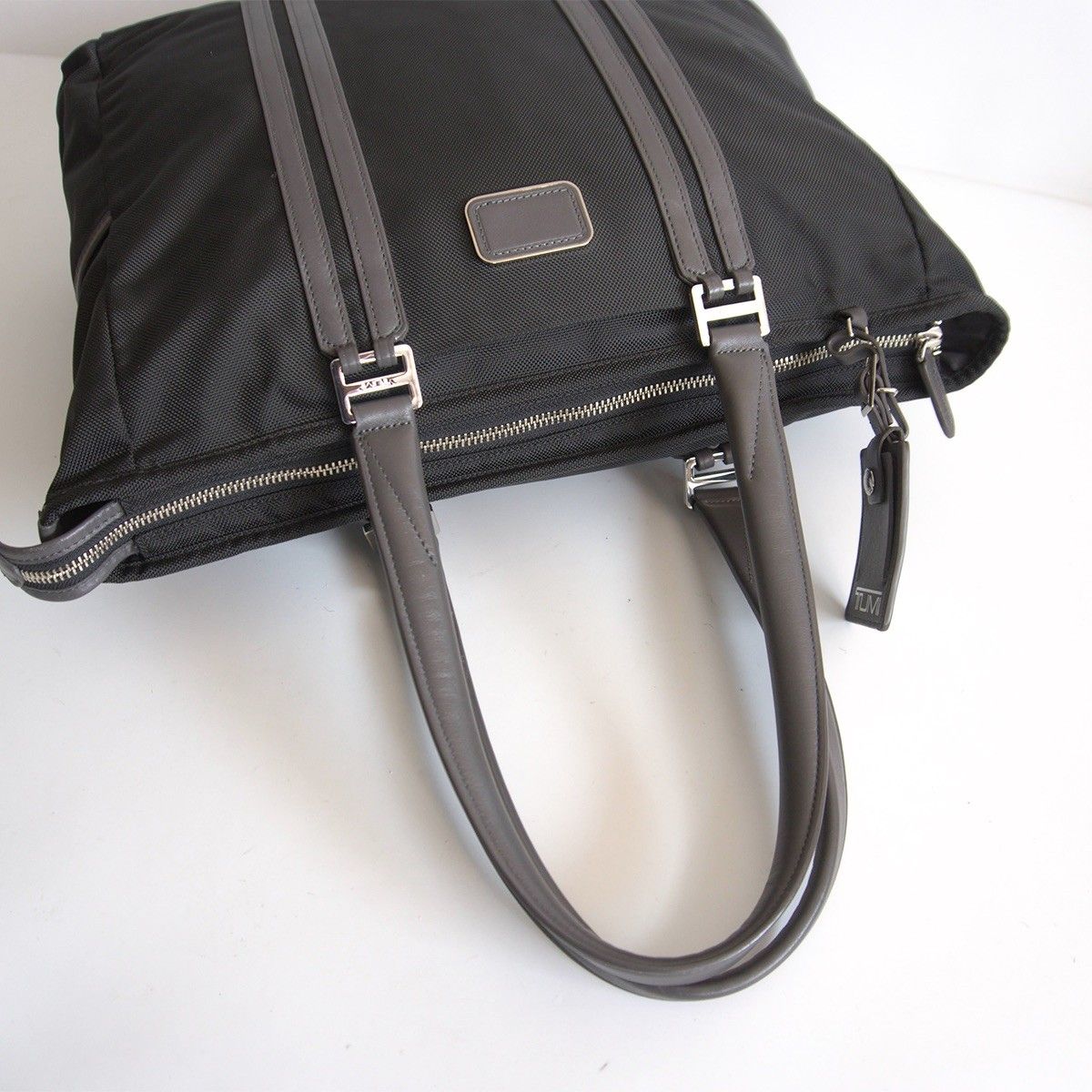 Z104【希少色／美品】TUMI／トゥミ／JARVIS トートバッグ ビジネス