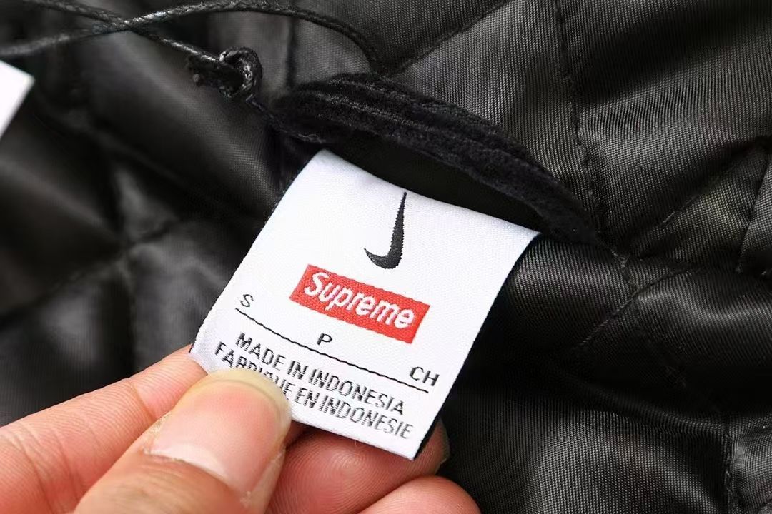 supreme x nike 22ss ダウンジャケット