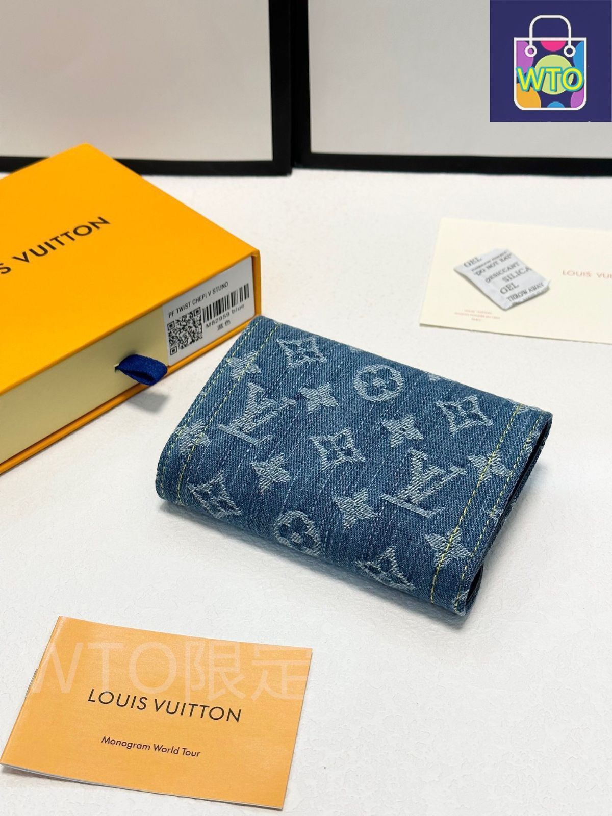 財布 クレジットカードスロットに紙幣と手形を収納