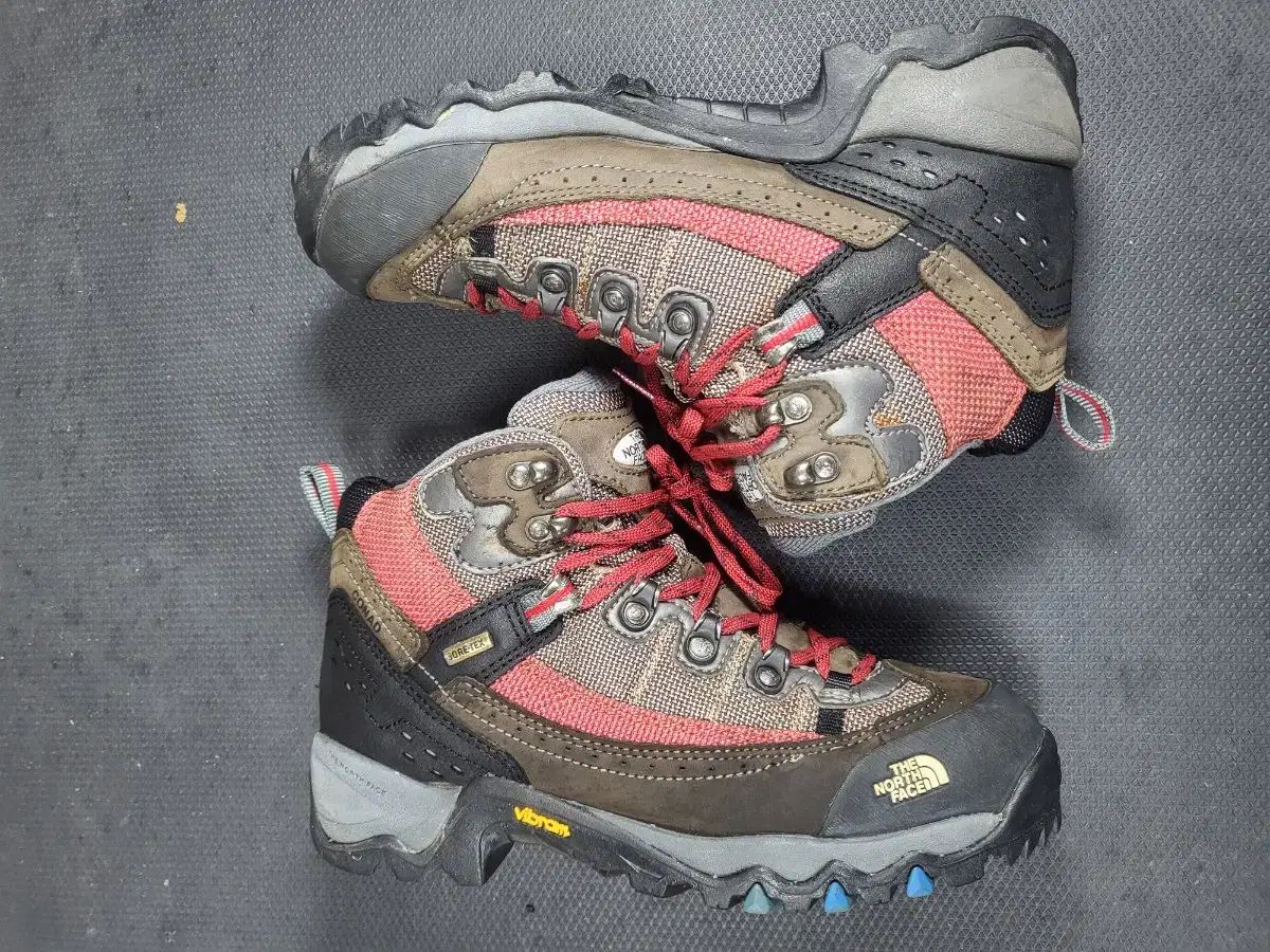 ゴアテックス 登山靴