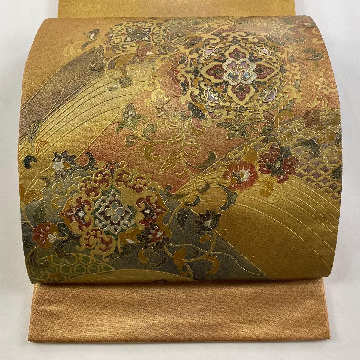 袋帯 秀品 華文 花唐草 螺鈿 金彩 赤茶 お太鼓柄 正絹