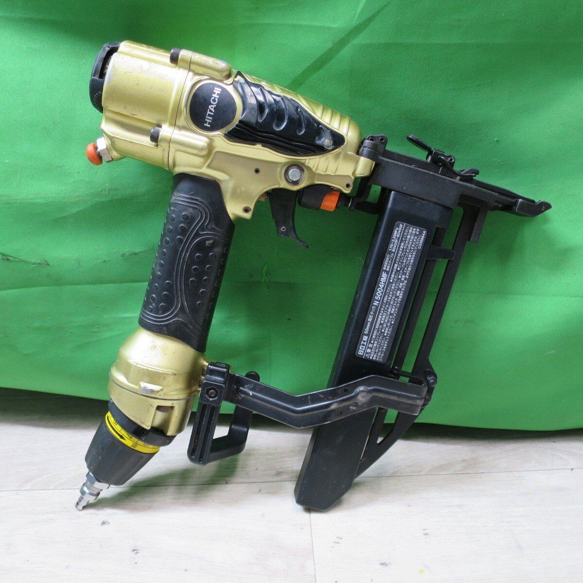 ♭♭HITACHI 日立 50mm 高圧タッカ N5004HMF ゴールド