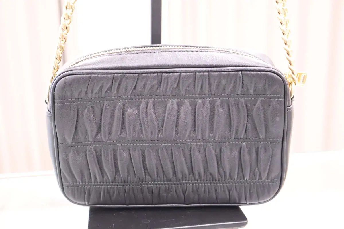 PRADA(プラダ) ナッパ ゴーフル チェーン クロスバッグ ブラック 金具