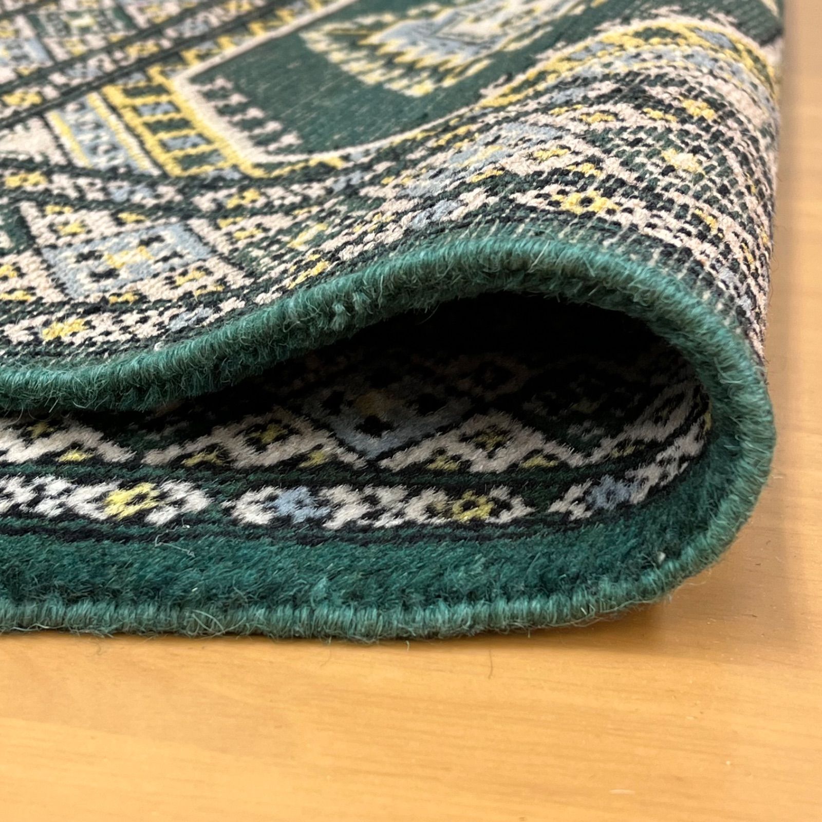 新品・未使用パキスタン手織り絨毯ウール100%グリーン