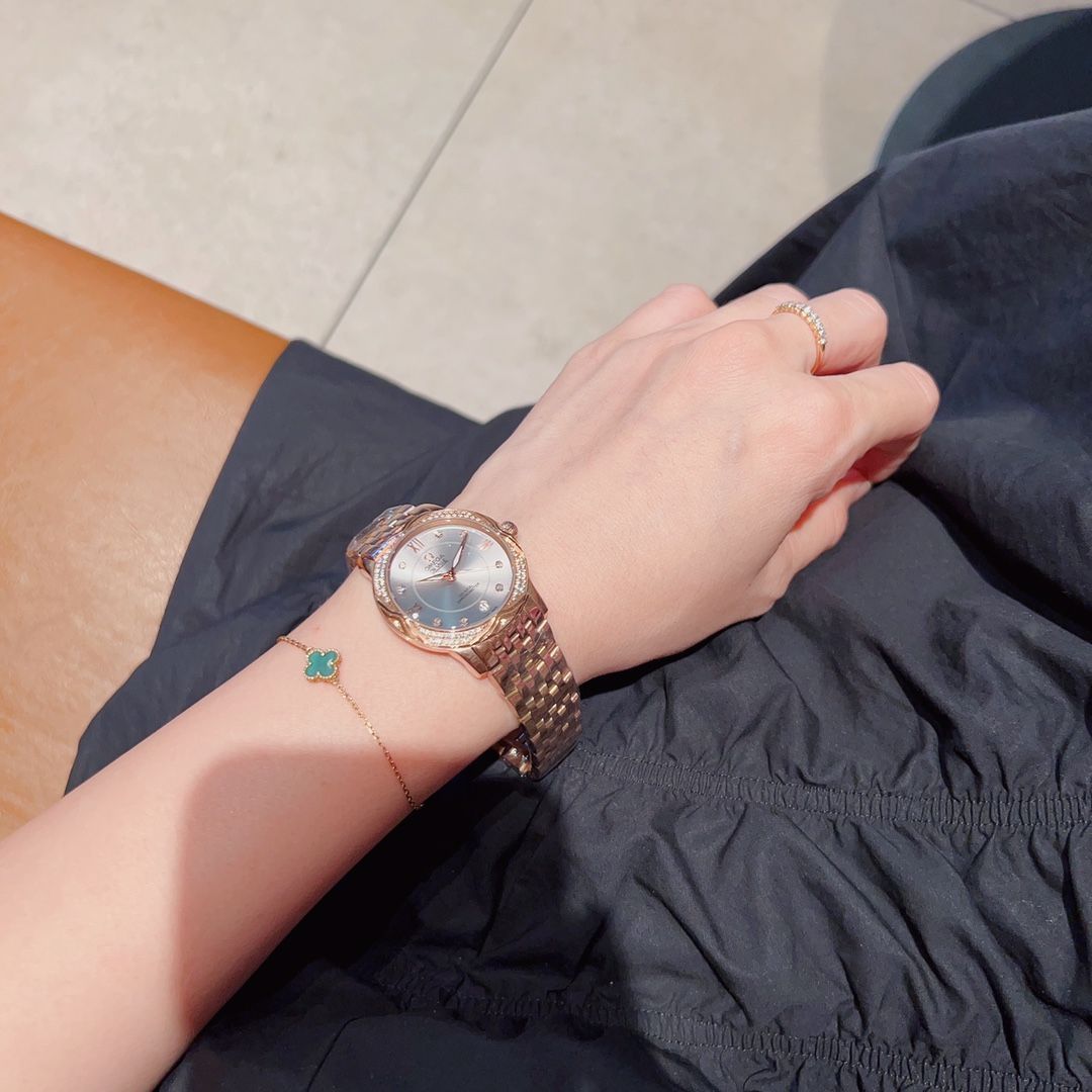 オメガウォッチ　レディース OMEGA（オメガ）レディースウォッチ - 33mm ダイヤモンドベゼル