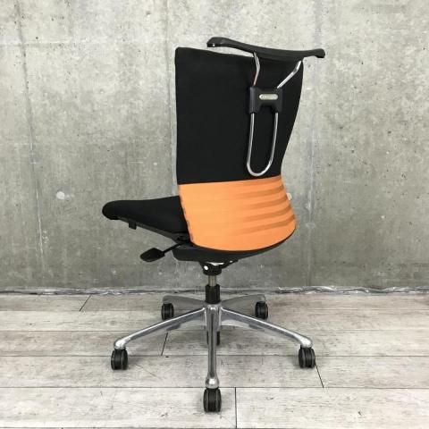 オカムラ okamura