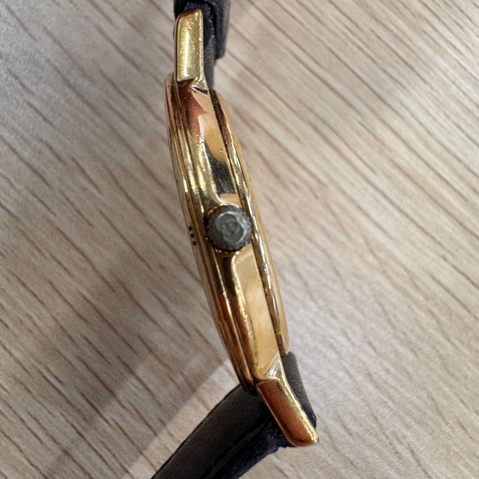 GUCCI ゴールド レザーベルト 時計 型番3000.2M メンズ - メルカリ