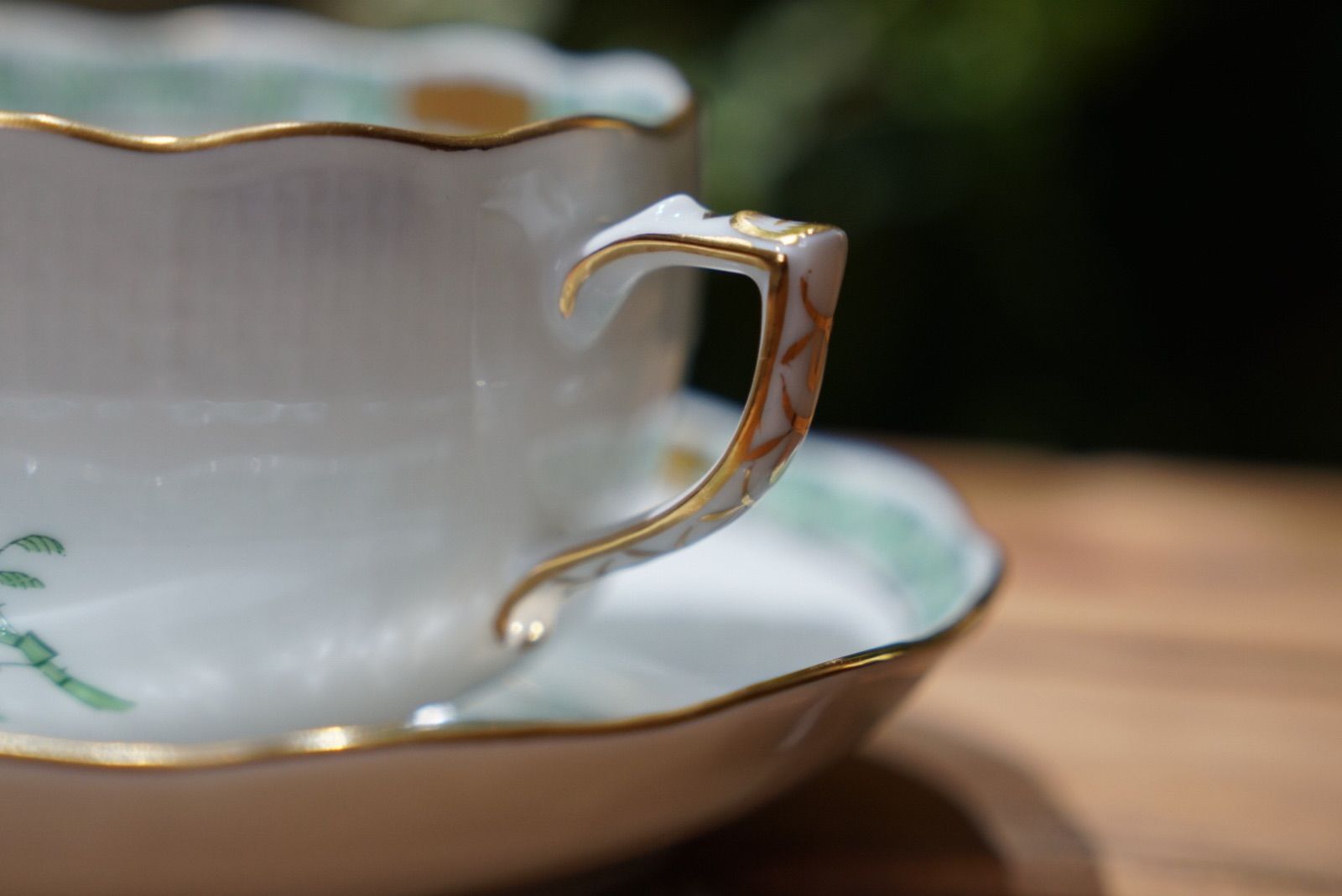 ヘレンド アポニー・グリーン｜金彩が美しい高級カップ＆ソーサー