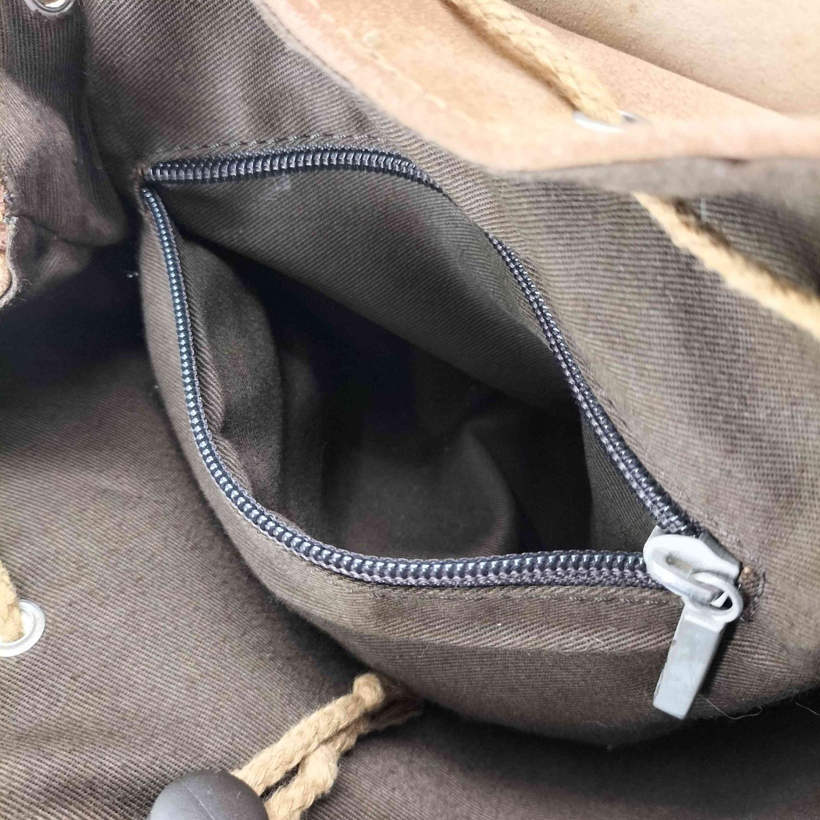 アグ UGG ムートンリュック バックパック レディース 表記無 - メルカリ