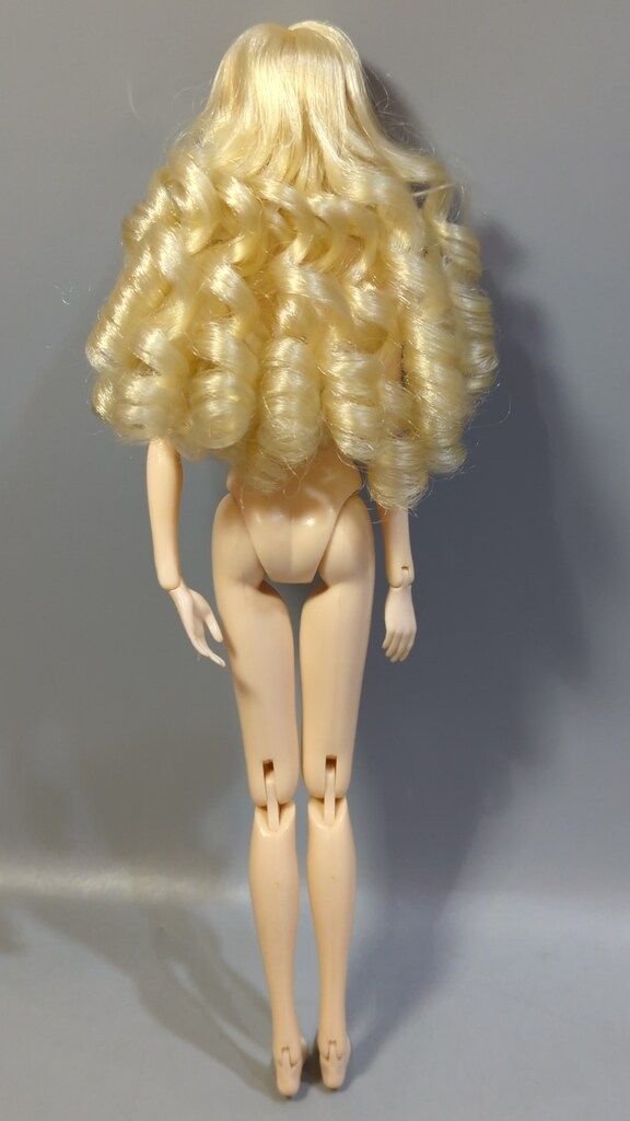 momokoDOLL