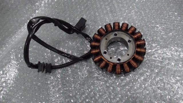 CB400SF VTEC REVO NC42-1010xxx の ジェネレーター 1760582893