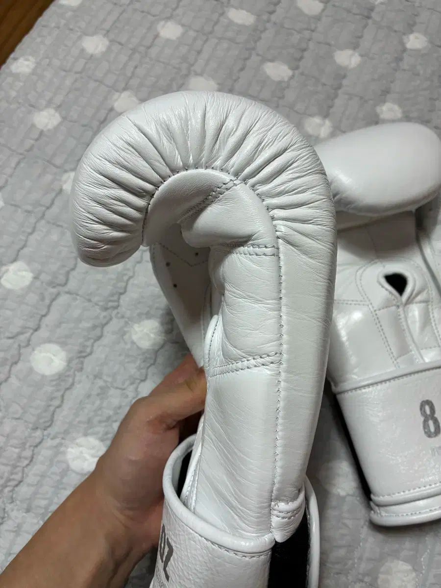 Winning MS-200 プロ試合用8オンスグローブ ホワイト 縮れ