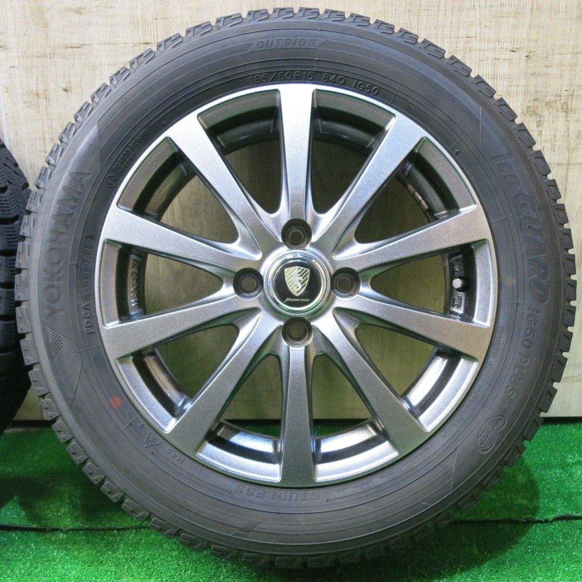 バリ溝!キレイ!9.5分☆スタッドレス 185/60R15 ヨコハマ バリ溝!キレイ!9.5分☆スタッドレス 185/60R15 ヨコハマ