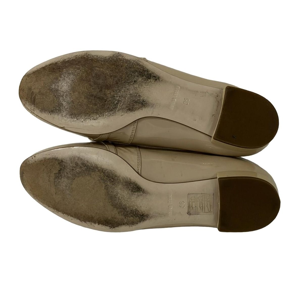 激安で送料無料です! miumiu ミュウミュウ スリッポン 36 レディース - ベージュ ビジュー レザー