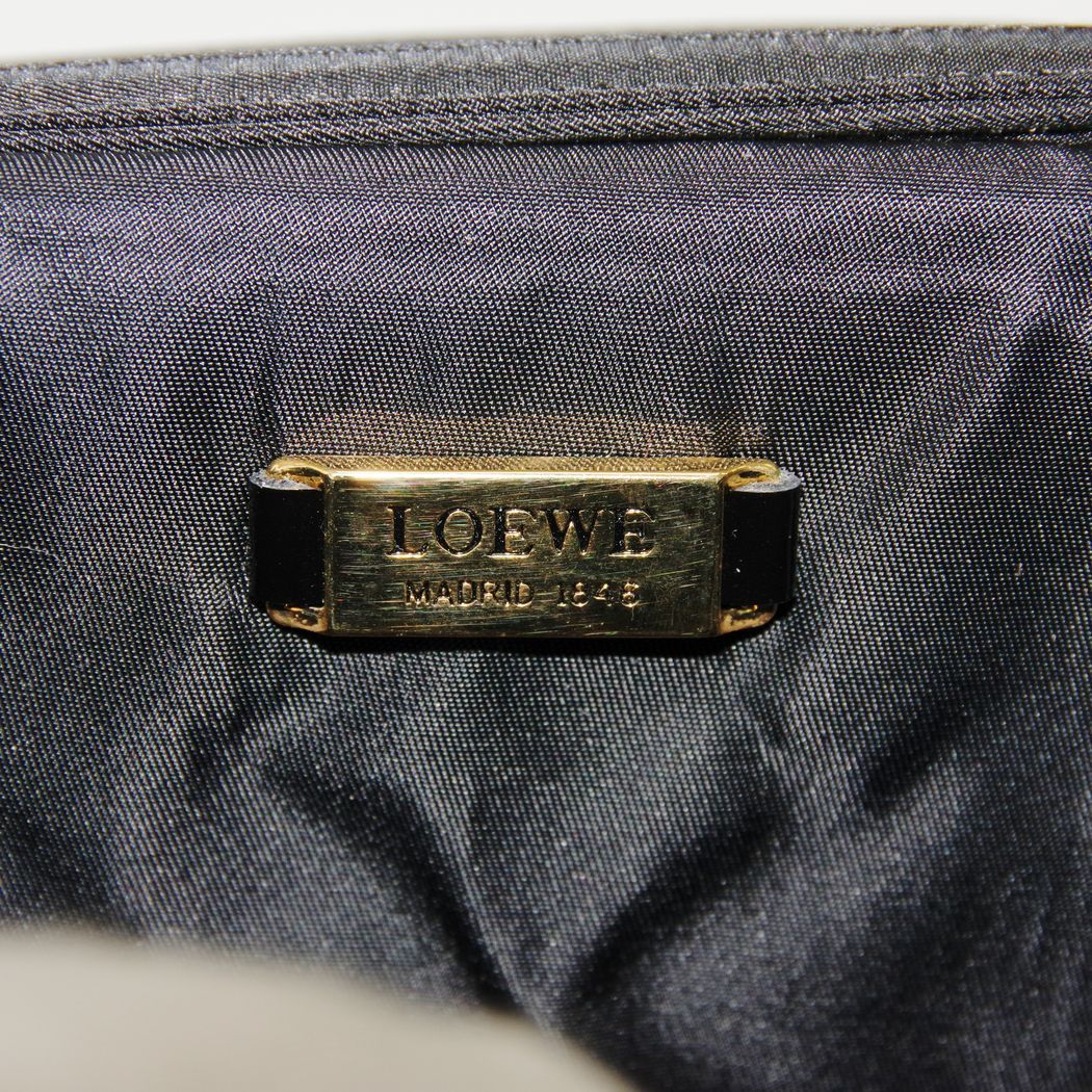 LOEWE バニティ 化粧ポーチ ミニ ミラー付き レオパード柄 ハンドバッグ - メルカリ
