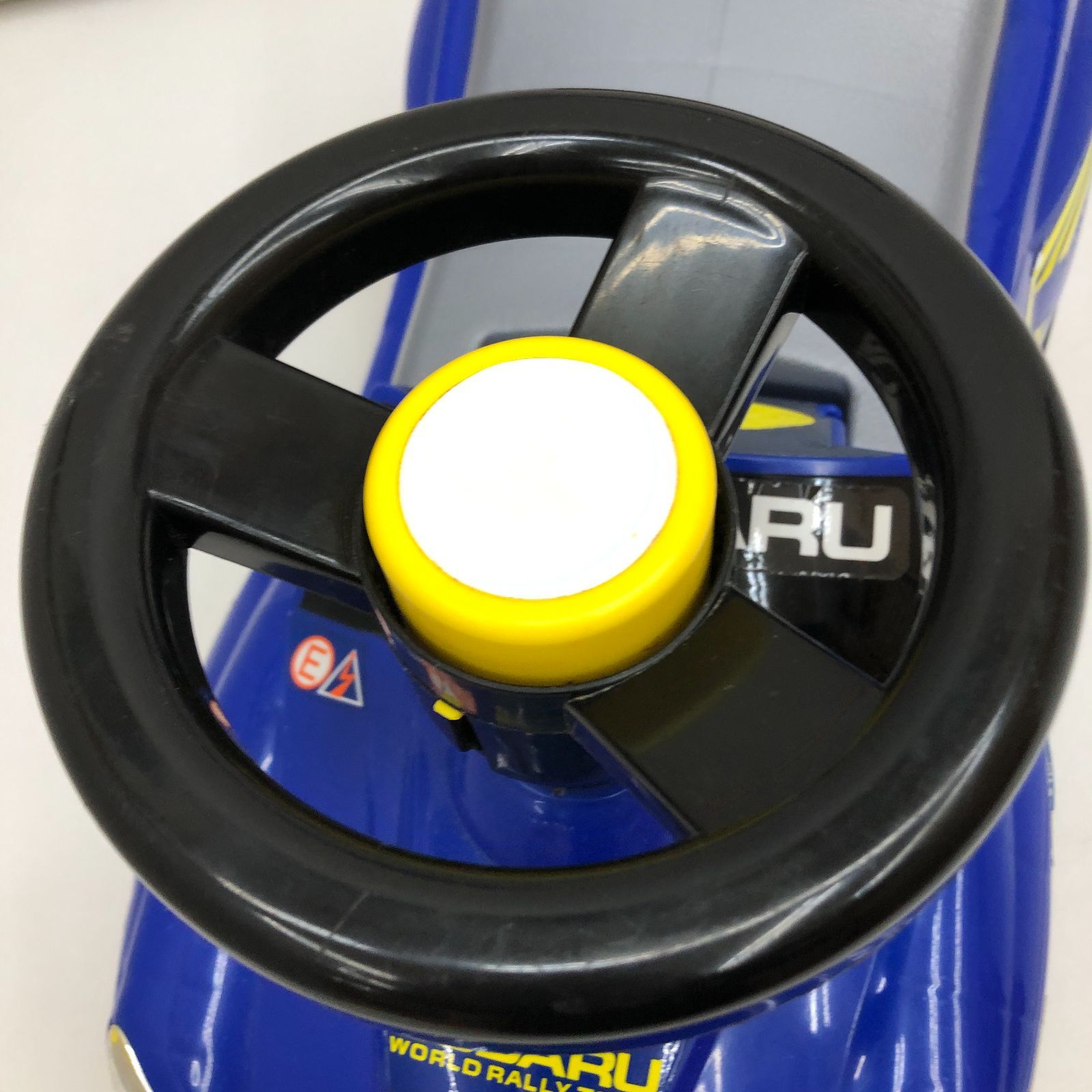 03m0496 スバル インプレッサ 子供用 乗用玩具 足蹴り SUBARU WRC 足 