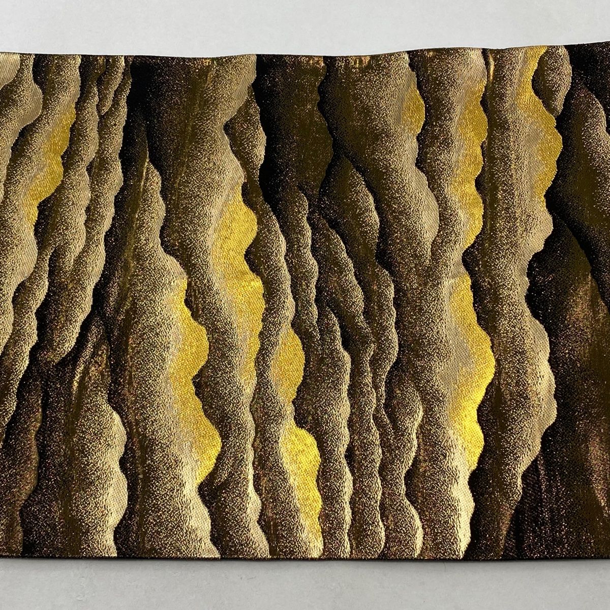 袋帯 美品 逸品 横山大観 落款 朝陽霊峰・瑞雲 金糸 本金箔 金色